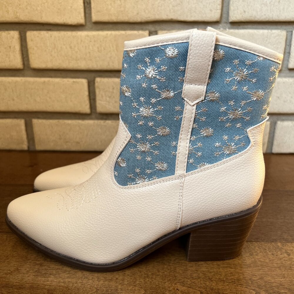 Olivia & Kate Women's White Blue Embroidered Coastal Cowboy Ankle Boots, Sz 7.5M